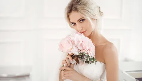 Beitragsbild für den Blogartikel "Schön zur Hochzeit – Lassen Sie Ihre Haut strahlen!"